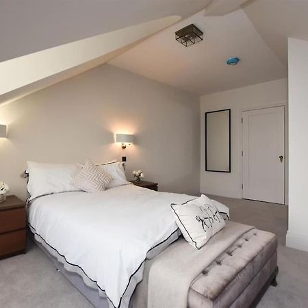 Vive Sea View Getaway Apartment เฮสติงส์ ภายนอก รูปภาพ
