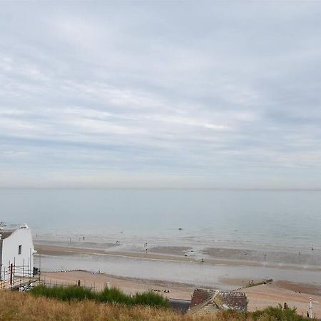Vive Sea View Getaway Apartment เฮสติงส์ ภายนอก รูปภาพ