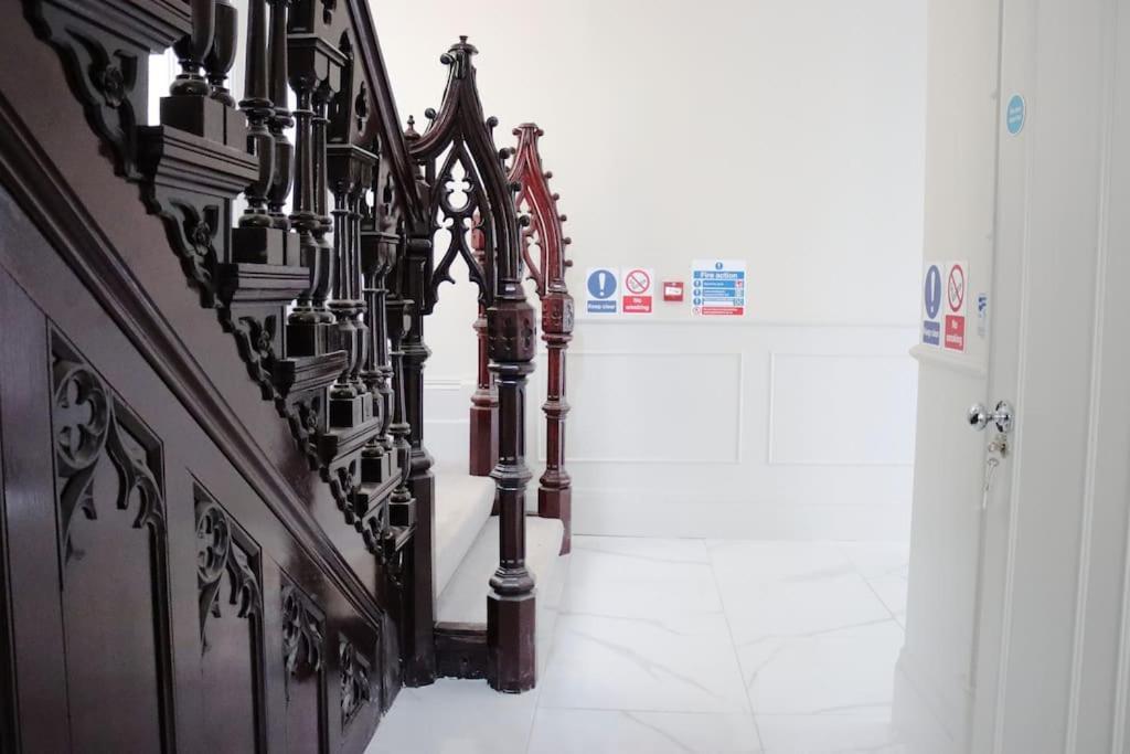 Vive Sea View Getaway Apartment เฮสติงส์ ภายนอก รูปภาพ